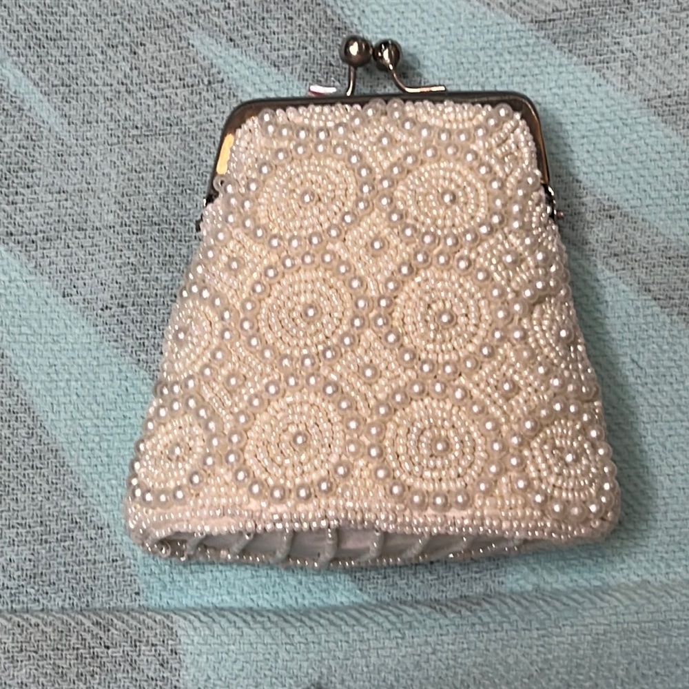 Beaded kiss lock pearl purse
